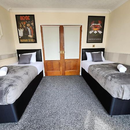 Sheldon Shared House Hotel โซลิฮัล ภายนอก รูปภาพ