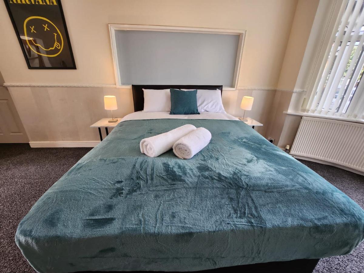 Sheldon Shared House Hotel โซลิฮัล ภายนอก รูปภาพ