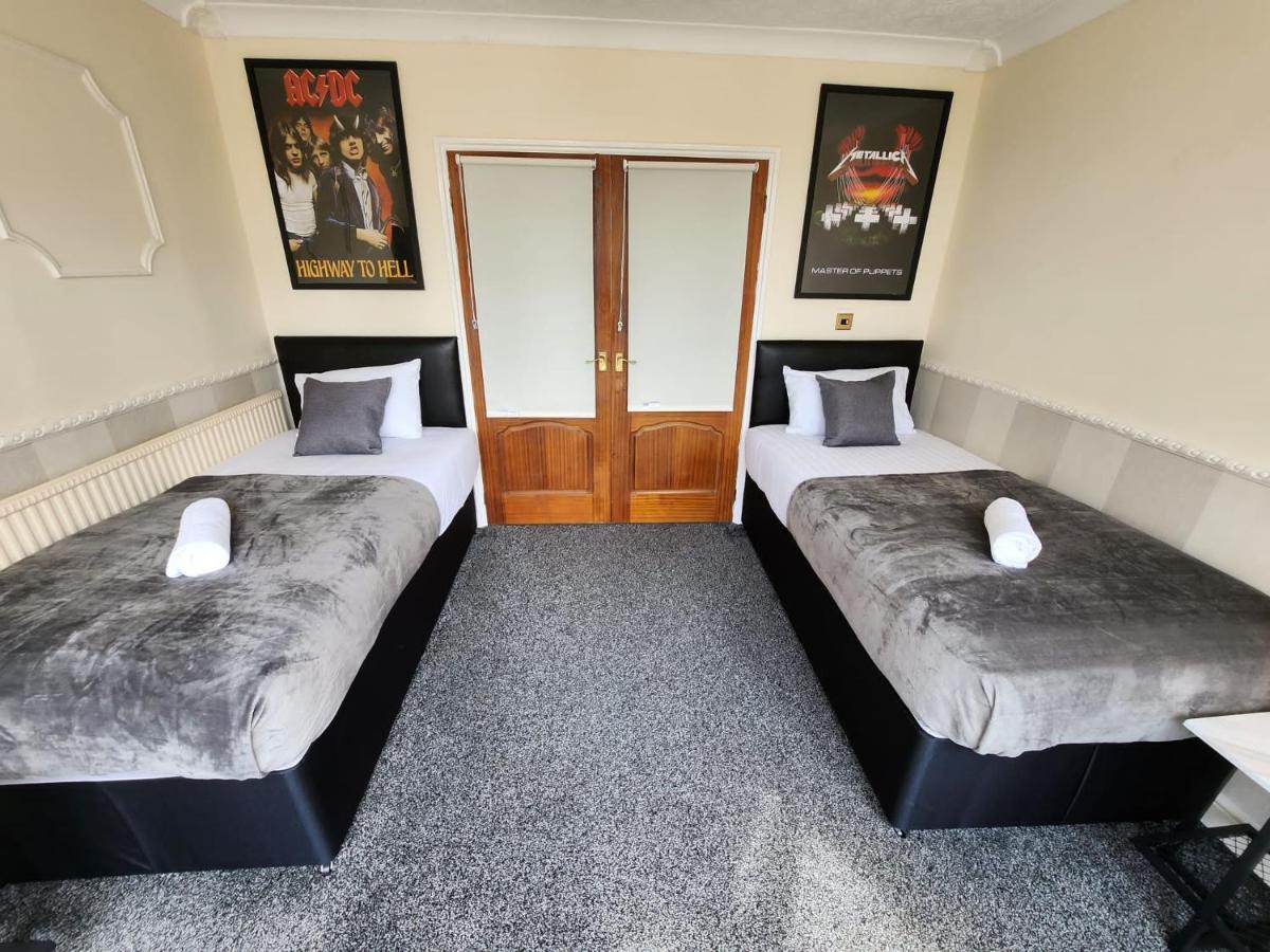 Sheldon Shared House Hotel โซลิฮัล ภายนอก รูปภาพ