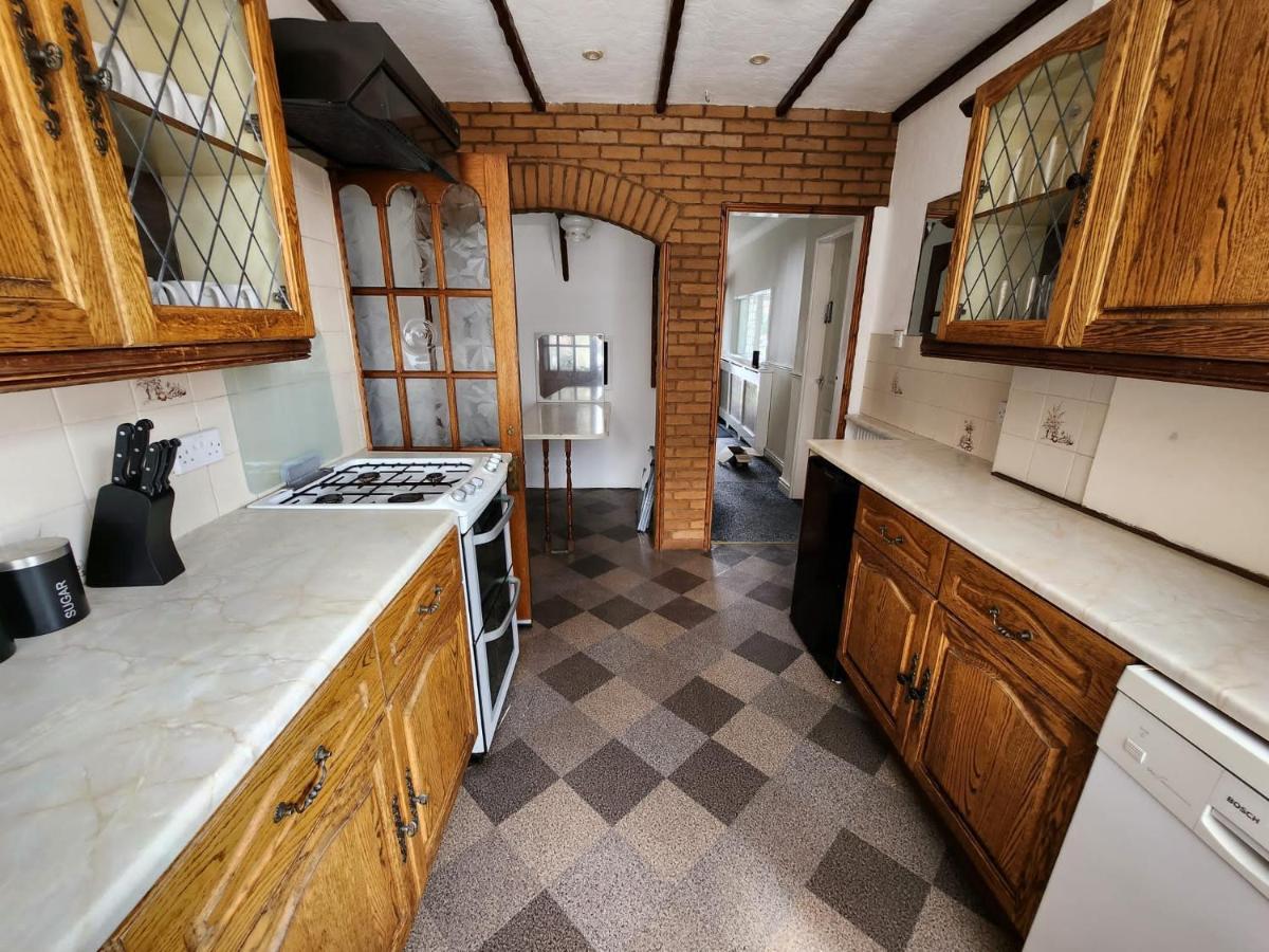 Sheldon Shared House Hotel โซลิฮัล ภายนอก รูปภาพ