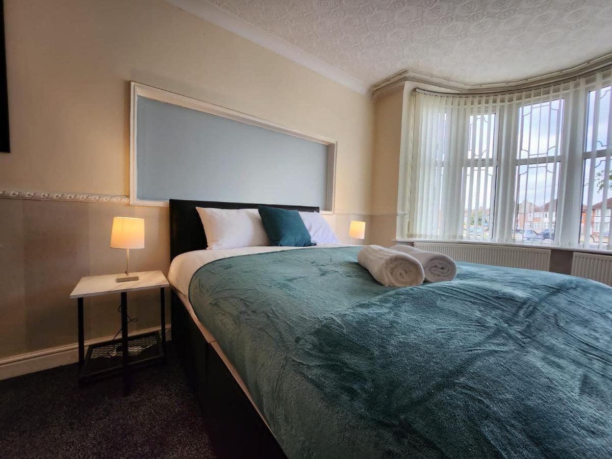 Sheldon Shared House Hotel โซลิฮัล ภายนอก รูปภาพ