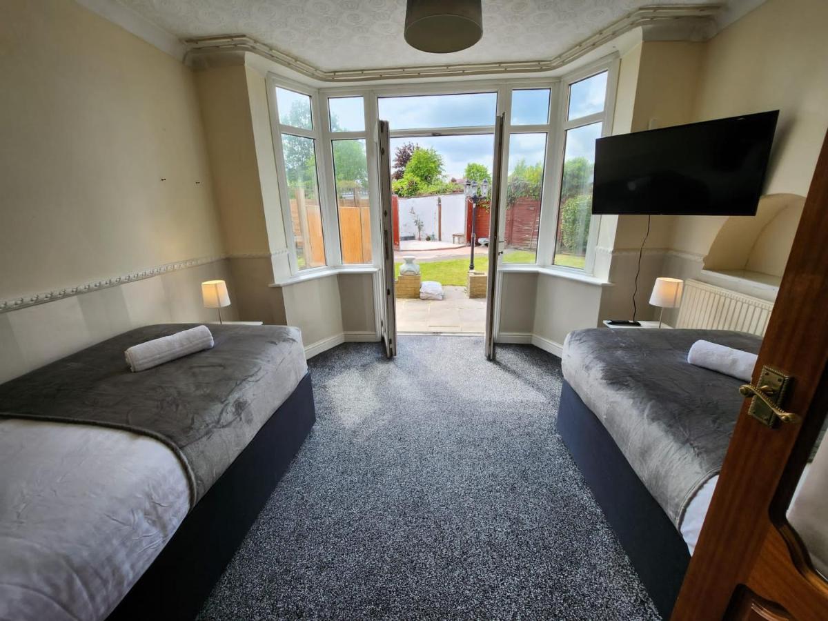 Sheldon Shared House Hotel โซลิฮัล ภายนอก รูปภาพ