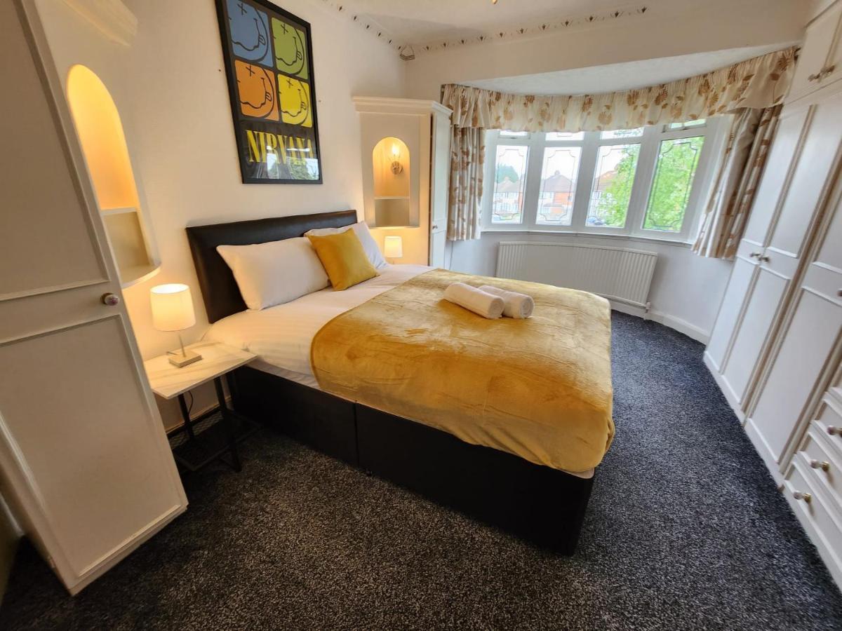 Sheldon Shared House Hotel โซลิฮัล ภายนอก รูปภาพ