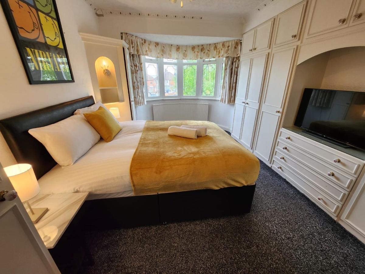 Sheldon Shared House Hotel โซลิฮัล ภายนอก รูปภาพ