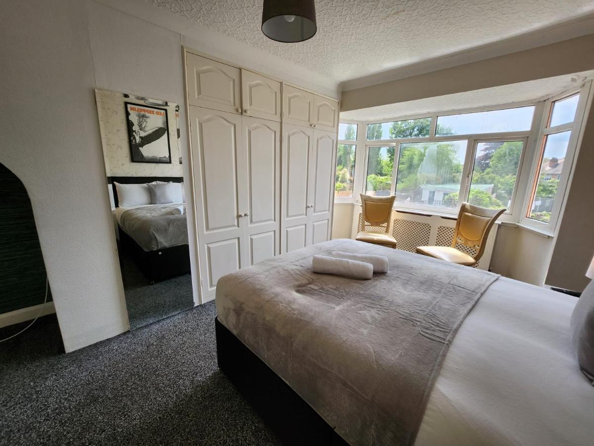 Sheldon Shared House Hotel โซลิฮัล ภายนอก รูปภาพ