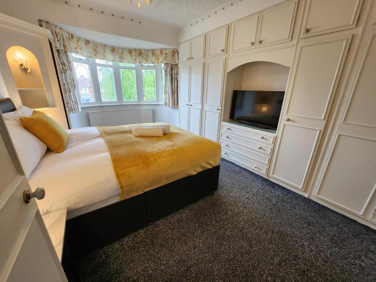 Sheldon Shared House Hotel โซลิฮัล ภายนอก รูปภาพ