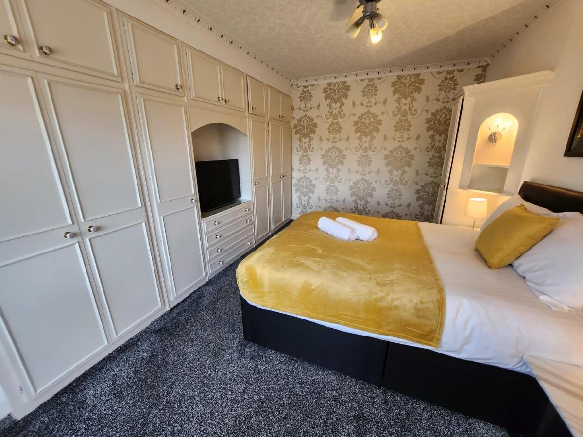 Sheldon Shared House Hotel โซลิฮัล ภายนอก รูปภาพ