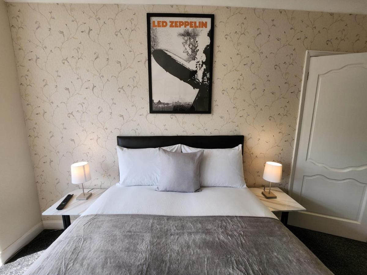 Sheldon Shared House Hotel โซลิฮัล ภายนอก รูปภาพ
